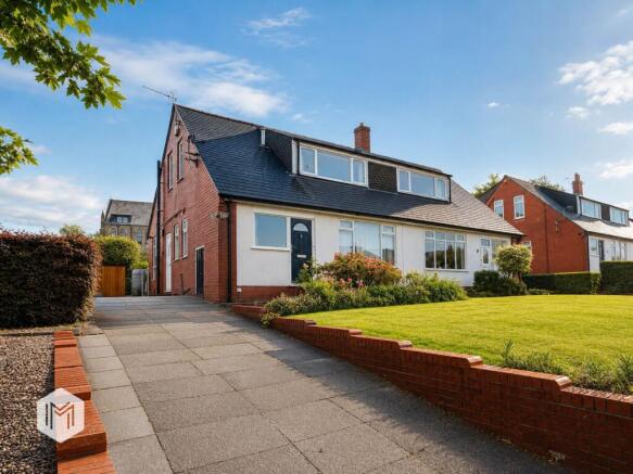3 bed property, in Hillside Close, £270,000
