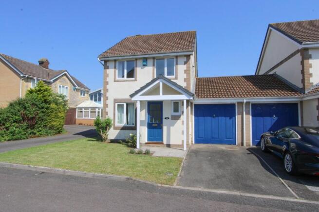 3 bed property, in Amberley Way, £350,000