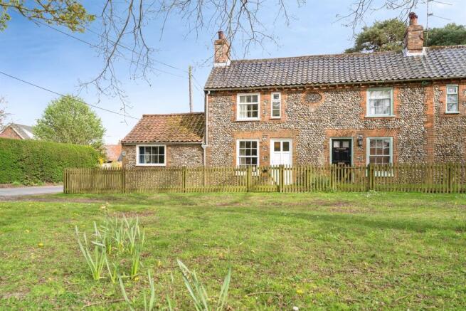2 bed property, in Mill Road, £275,000