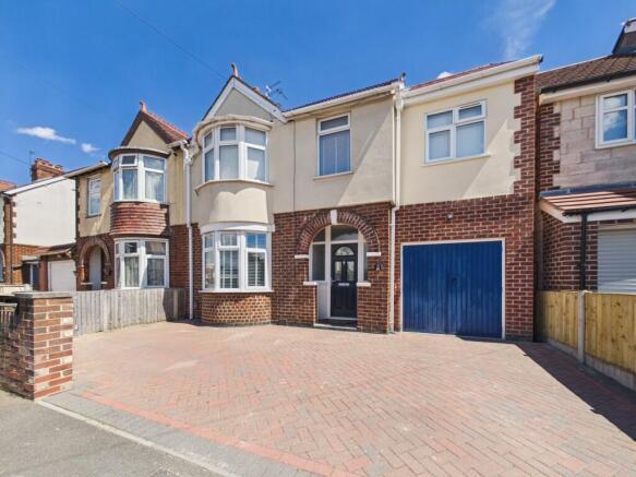 5 bed property, in Beech Avenue, £325,000