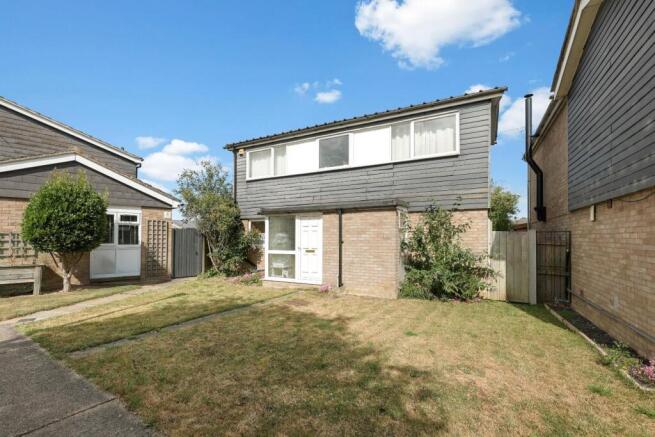 2 bed property, in Ley Field, £260,000