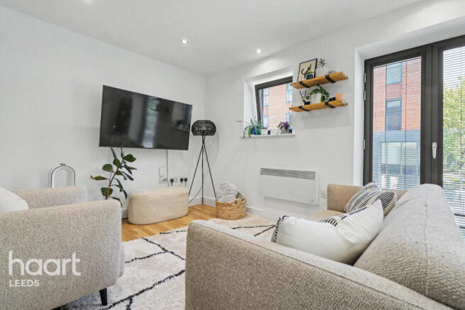 2 bed property, in Mabgate, £200,000
