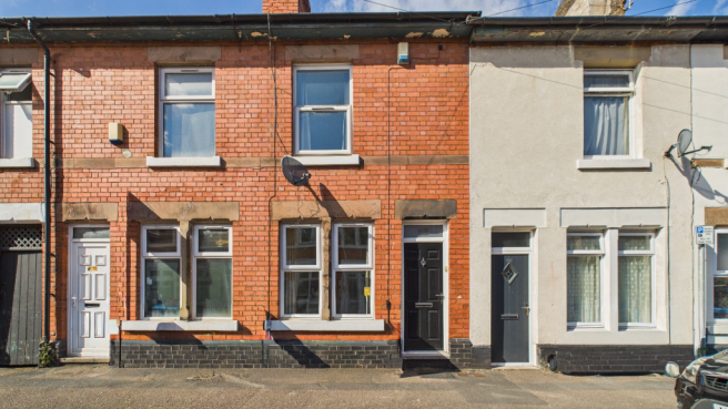 2 bed property, in Manchester Street, £145,000