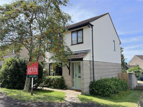 3 bed property, in Manor Court, £330,000