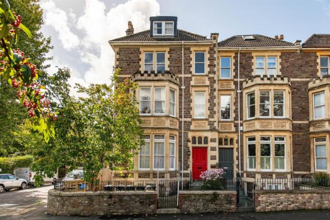 1 bed property, in College Road, £280,000