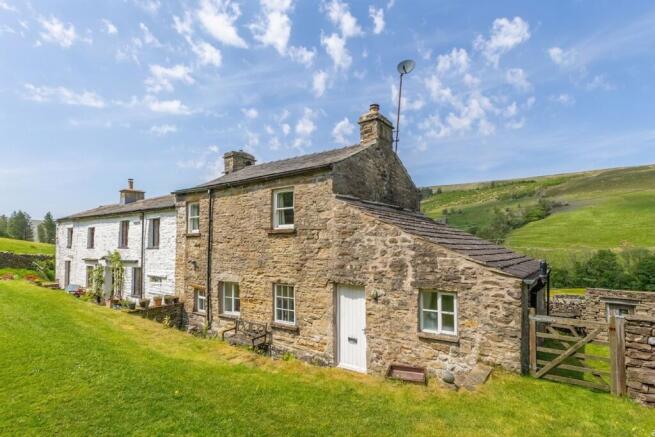 2 bed property, in Crossthwaite Cottage, £250,000