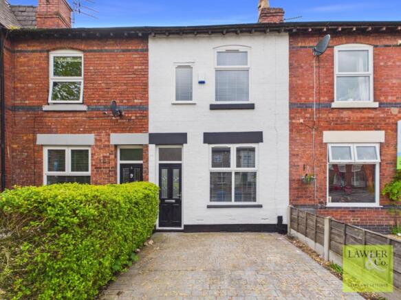 2 bed property, in Dialstone Lane, £230,000
