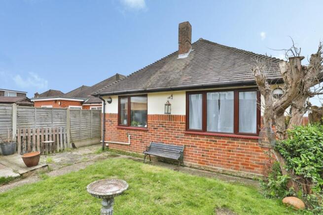 2 bed property, in Wimborne Road, £280,000