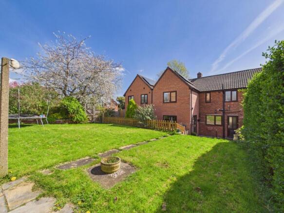 4 bed property, in Windsor Crescent, £360,000