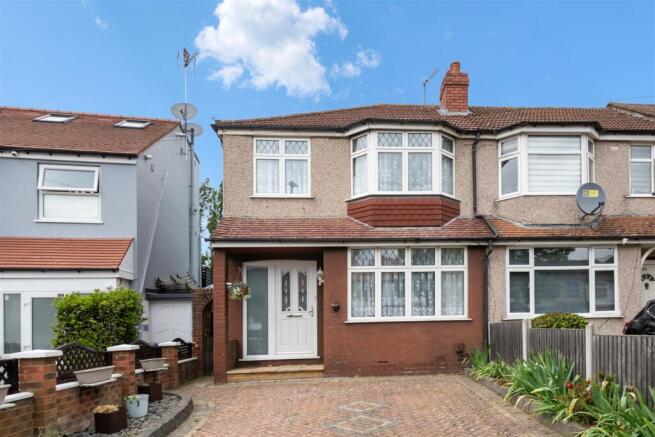 3 bed property, in Conway Crescent, £600,000
