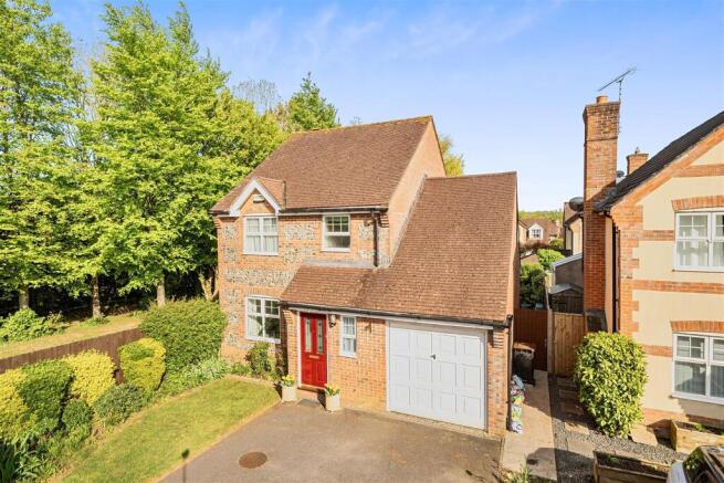 3 bed property, in Sandbourne Avenue, £385,000