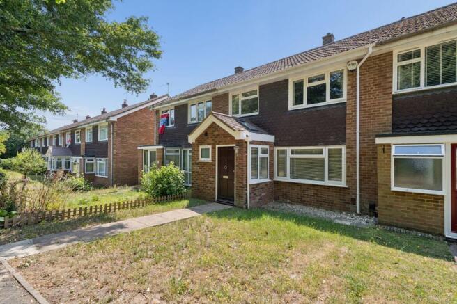 3 bed property, in Woodcote Green, £420,000