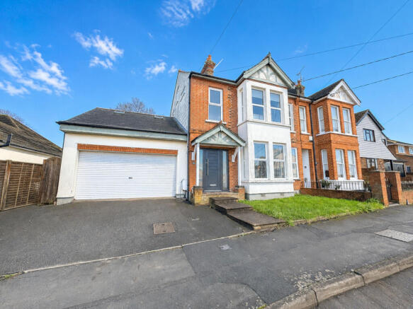 4 bed property, in Gladstone Road, £550,000