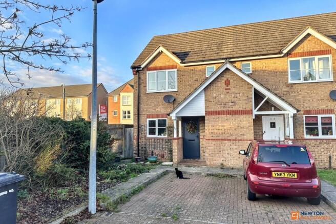 2 bed property, in Sovereign Place, £200,000