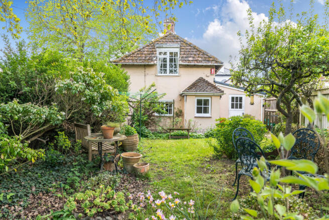 3 bed property, in Middle Woodford, £275,000