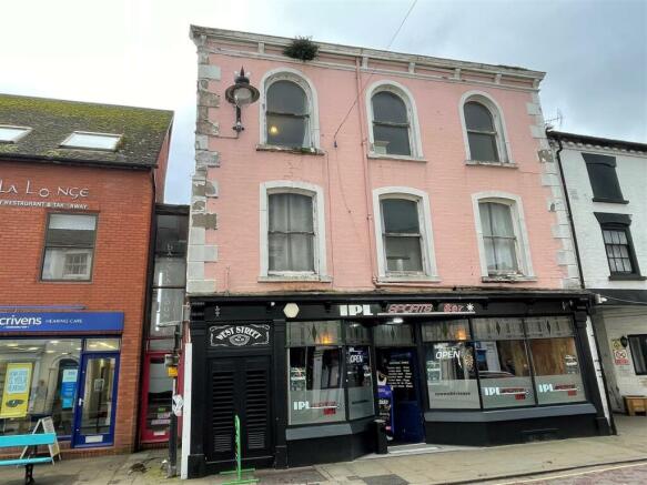 1 bed property, in West Street, £105,000