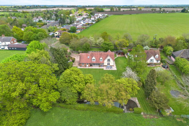 5 bed property, in Toppesfield, £1,475,000