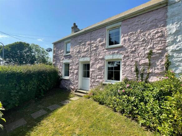 2 bed property, in St. Nicholas, £140,000