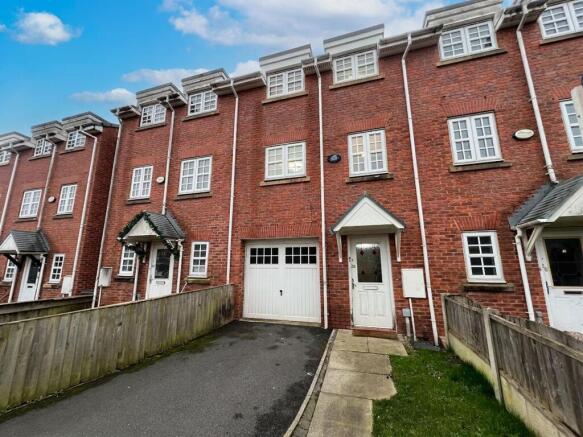 4 bed property, in 28 Glenmuir Close, £185,000