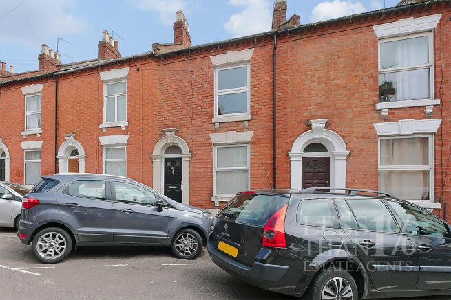 2 bed property, in Alexandra Road - NN1, £167,500