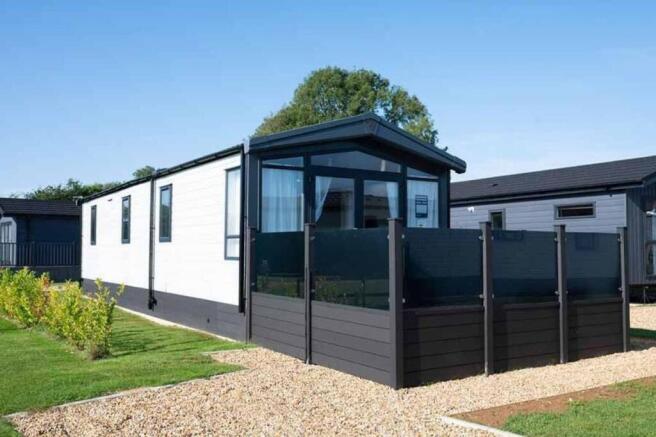 2 bed property, in Cotswold Hills Country Park, £169,000