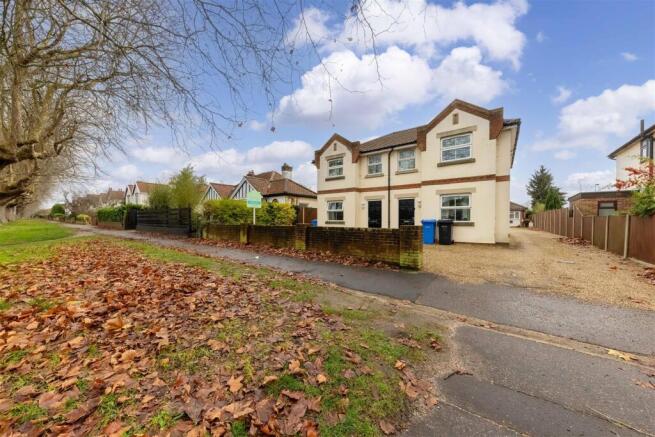 4 bed property, in Earlham Road, £375,000