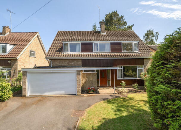 4 bed property, in Bay Tree Walk, £900,000
