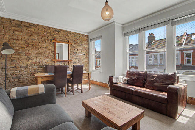 2 bed property, in Hazelbourne Road, £600,000