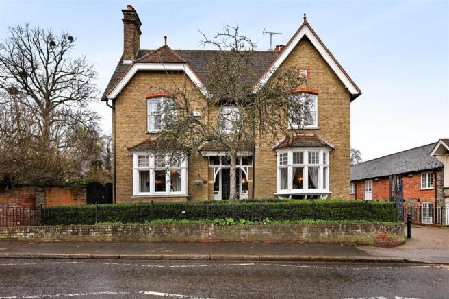 5 bed property, in Trinity Street, £900,000