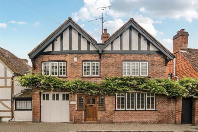 5 bed property, in High Street, £825,000