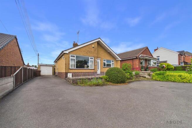 2 bed property, in The Green, £285,000