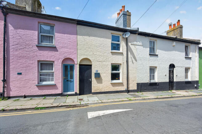 2 bed property, in Stonefield Road, £175,000