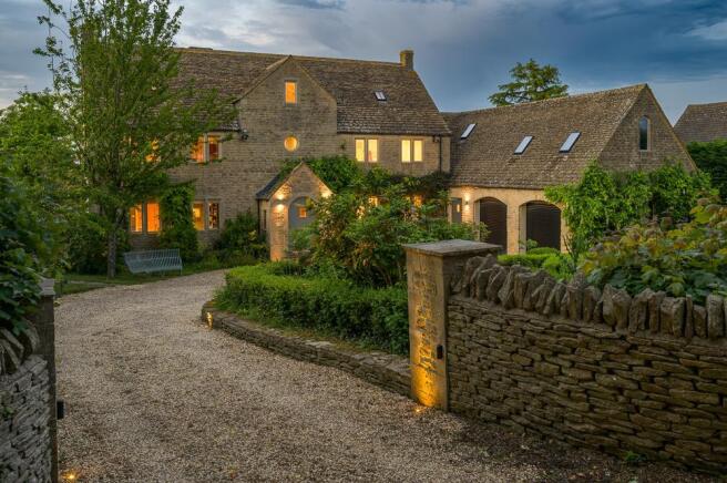 7 bed property, in Fields Road, £1,995,000
