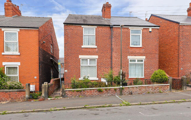 2 bed property, in School Board Lane, £115,000