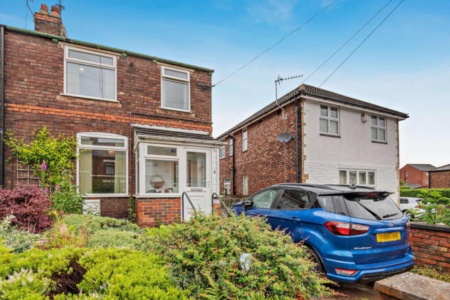 3 bed property, in Dunriding Lane, £135,000
