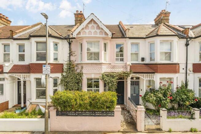 3 bed property, in Dewey Street, £900,000