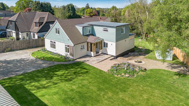 4 bed property, in Windsor Road, £950,000