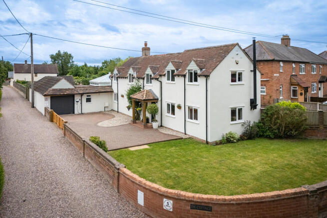 3 bed property, in Heath Lane, £550,000