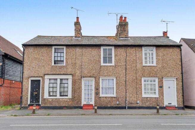 2 bed property, in High Street, £275,000