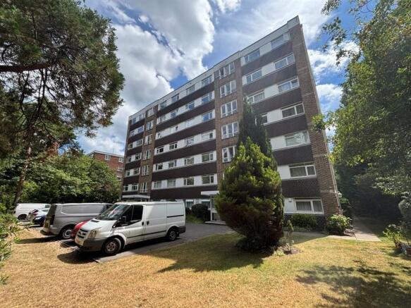 2 bed property, in Lindsay Road, £123,000