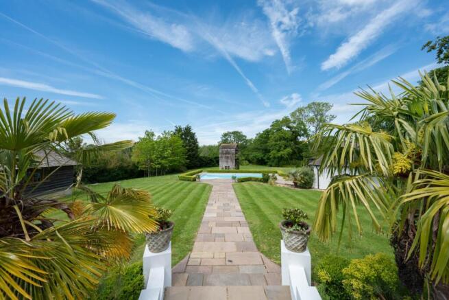 5 bed property, in Dial Post, £3,000,000