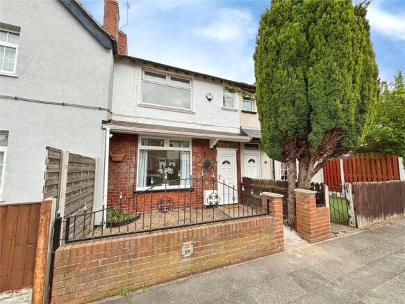 3 bed property, in Balfour Road, £120,000