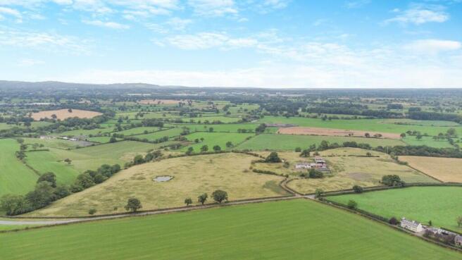 5 bed property, in Highfield Hall, £800,000