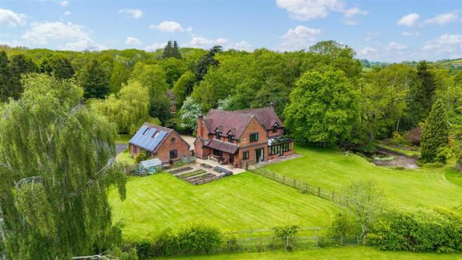 4 bed property, in The Woodlands, £1,100,000