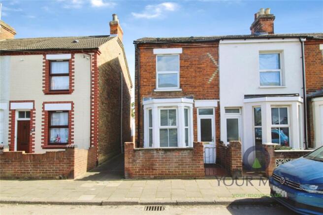 2 bed property, in Fenlake Road, £250,000