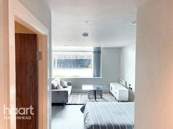 1 bed property, in Wokingham Road, £135,000