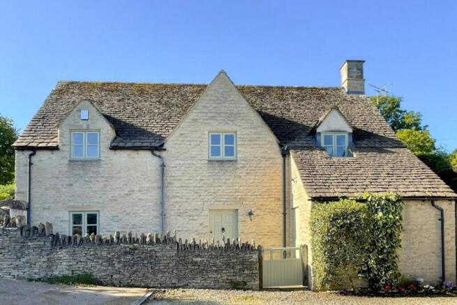 3 bed property, in Burford, £850,000