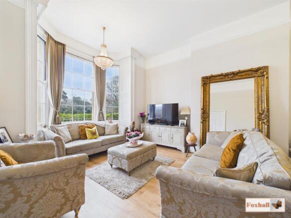 2 bed property, in Ribbans Park Road, £300,000