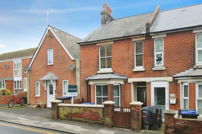 2 bed property, in Devizes Road, £215,000