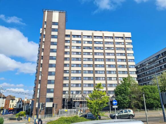 2 bed property, in Flat 10, £25,000